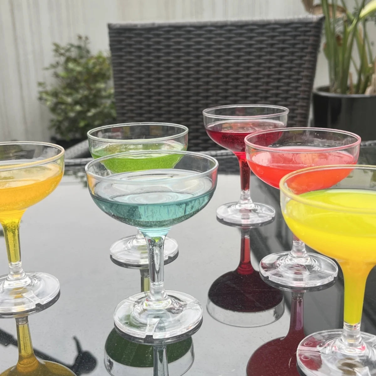 Einweg Partybecher für Getränke und Champagner